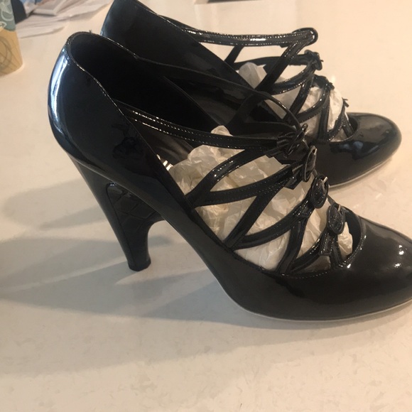 Runway Black Patent Leather Chanel Shoes size 41 - Picture 6 of 6